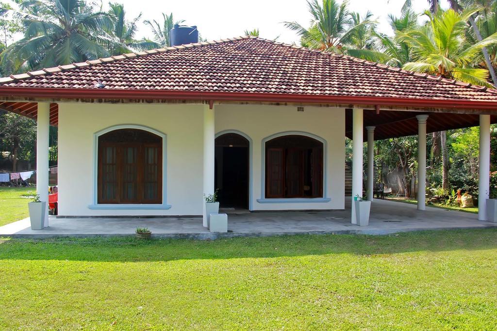 Methira Villa Aluthgama Room photo